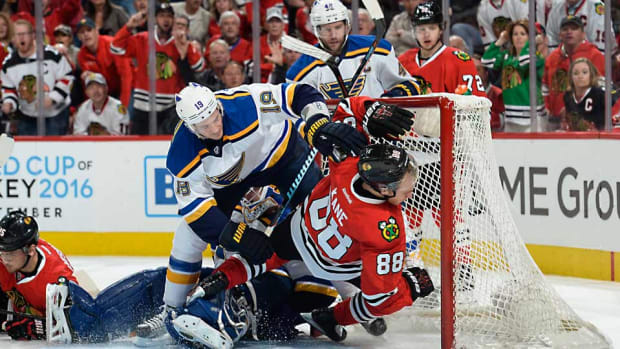 Blues-Blackhawks-Bill-Smith_0.jpg